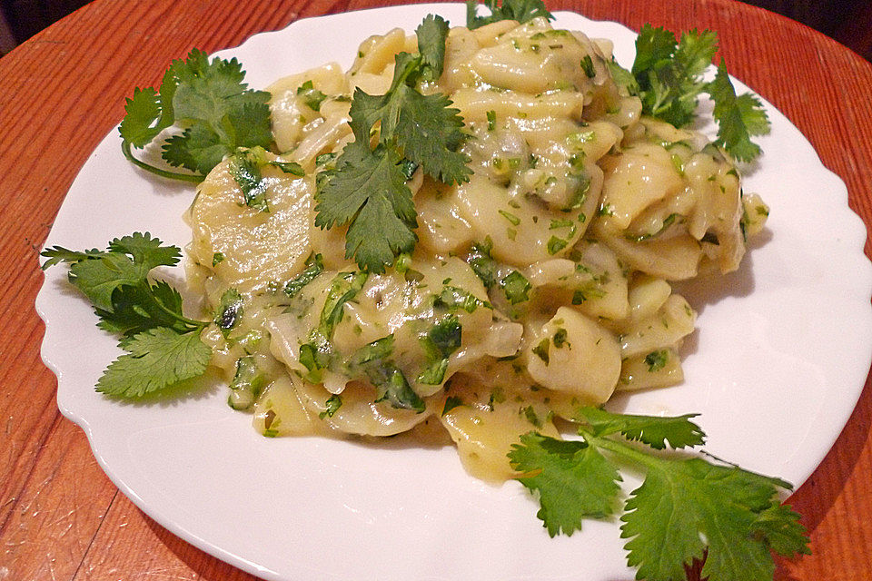 Kartoffelsalat mit Algen-Koriander-Ingwer-Dressing