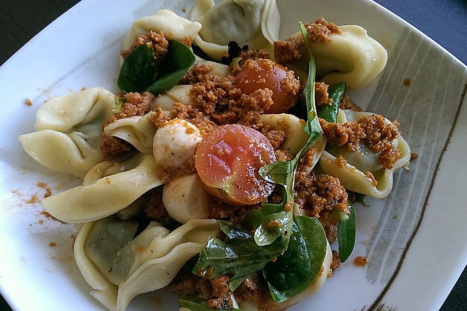 Tortellini caprese mit Pesto rosso