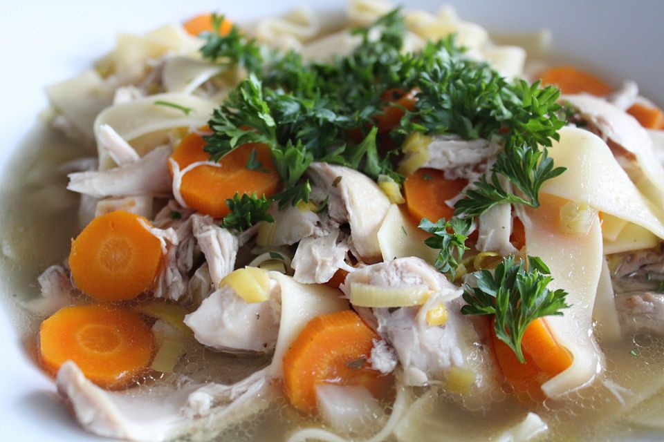 Hühnersuppe aus dem Slow Cooker