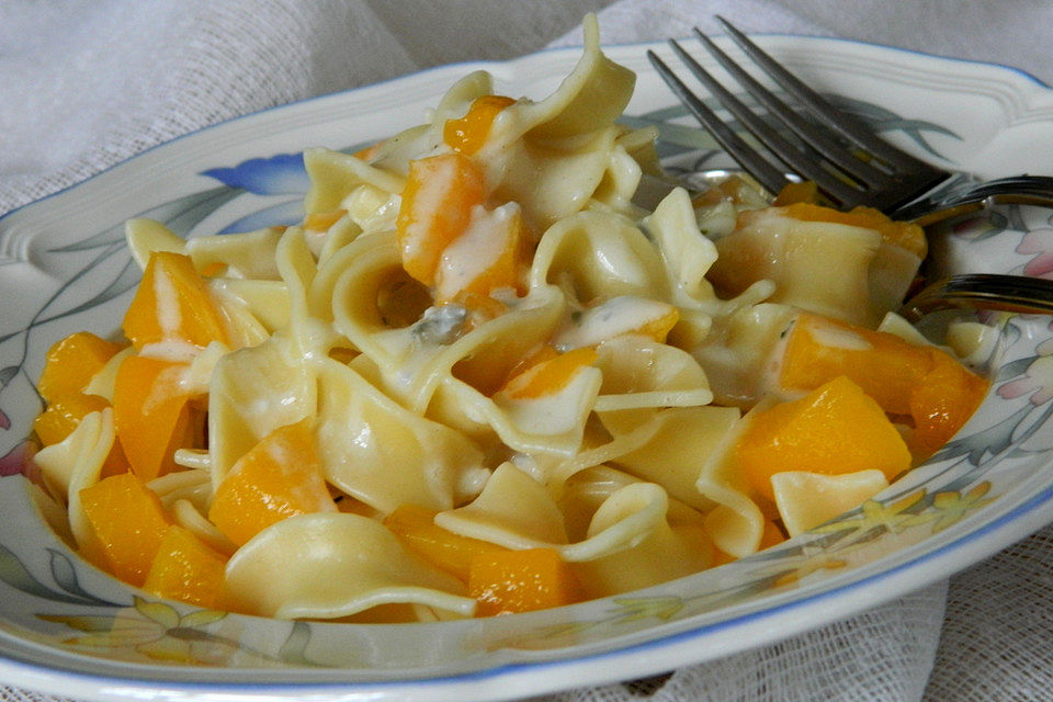 Gorgonzolasauce mit Pfirsichen