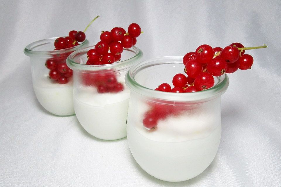 Buttermilch-Zitronenmousse Buttermilch-Zitronenmousse