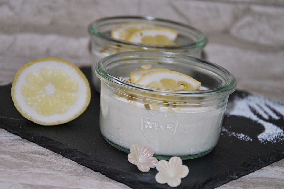 Buttermilch-Zitronenmousse Buttermilch-Zitronenmousse