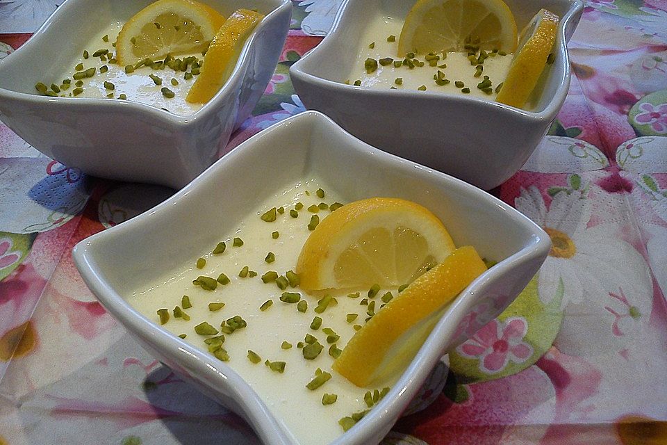 Buttermilch-Zitronenmousse Buttermilch-Zitronenmousse