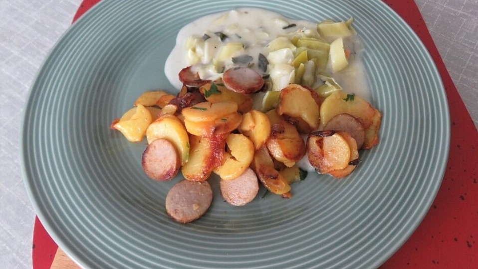 Bratwurst-Kartoffelpfanne mit Lauch von frankwaechter Bratwurst-Kartoffelpfanne mit Lauch von frankwaechter