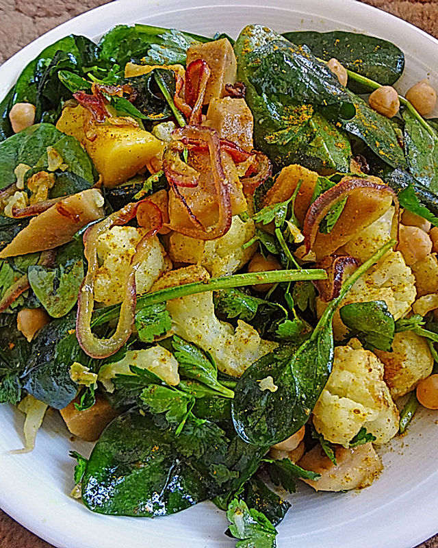 Curry-Spinat-Salat mit Mango, Kichererbsen und Blumenkohl