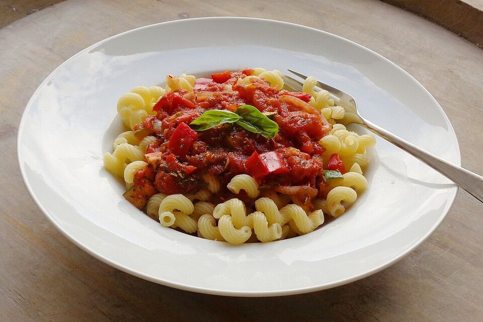 Farfalle mit Gemüse-Sugo