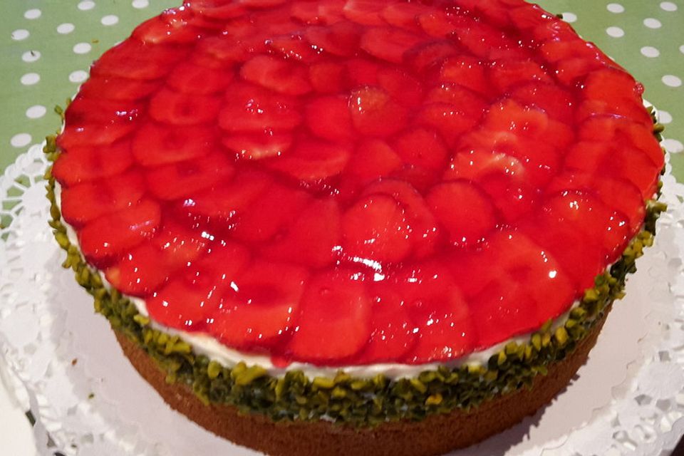 Windbeuteltorte mit Erdbeeren