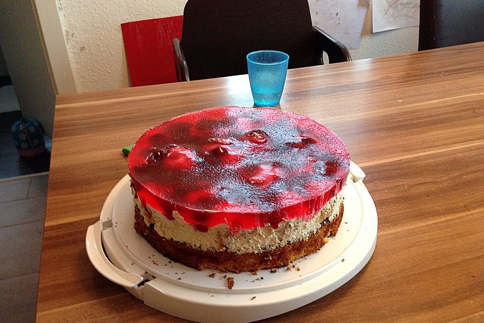 Windbeuteltorte mit Erdbeeren