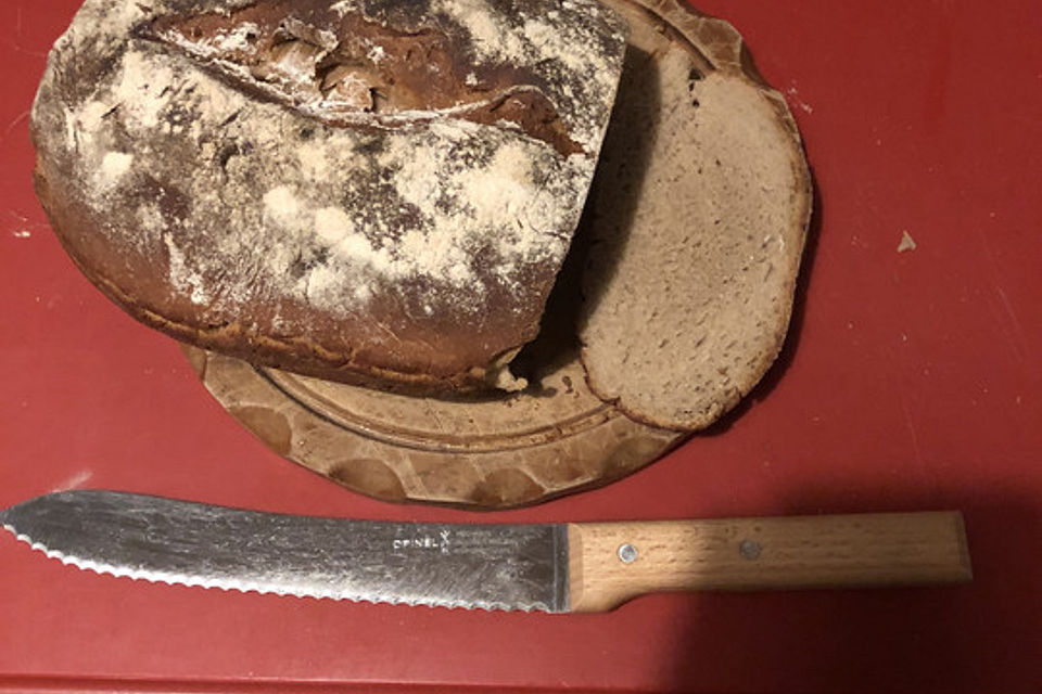 Rustikales Graubrot