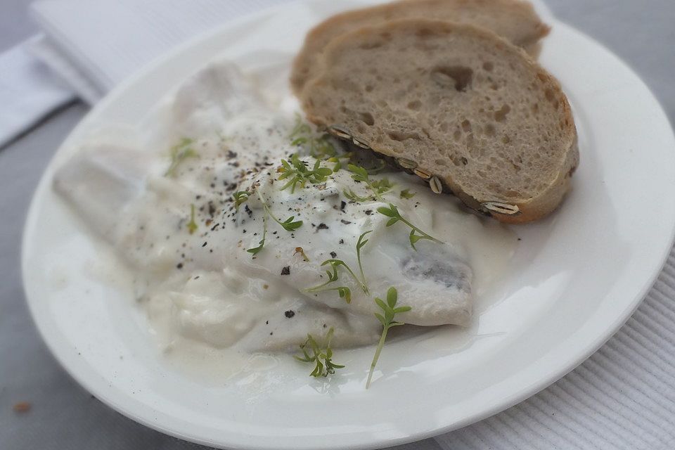 Matjes in Zwiebel-Sahne-Soße