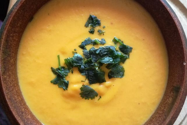 Möhrensuppe mit Ingwer, Kokosmilch und Curry von vegan_stud| Chefkoch