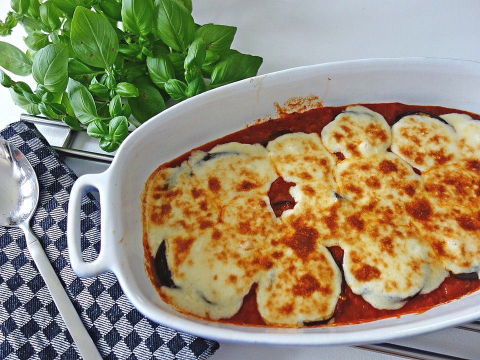 Überbackene Auberginen in einer würzigen Tomatensauce von SuperSöckchen ...