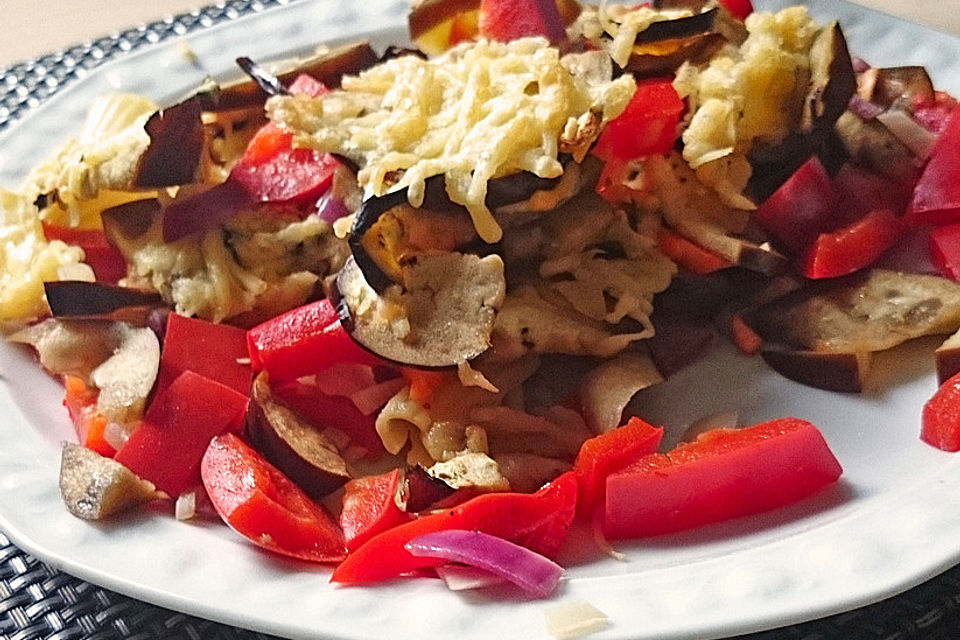 Gemüseauflauf mit Aubergine und Paprika