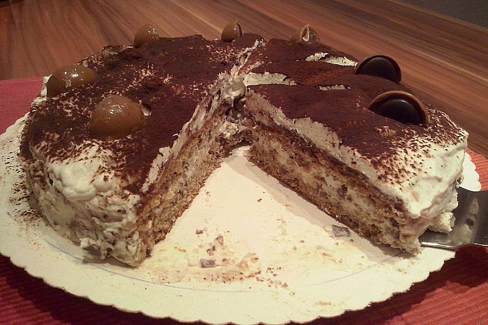 Nuss-Torte mit Nougat-Toffees