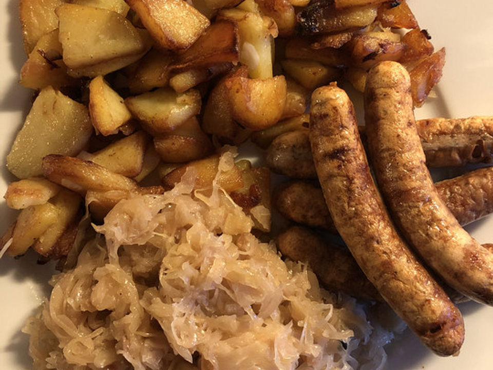 Thüringer Bratwurst mit Kartoffelpüree und Sauerkraut von vollwertklops ...