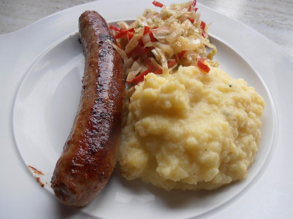 Thüringer Bratwurst mit Kartoffelpüree und Sauerkraut von vollwertklops ...