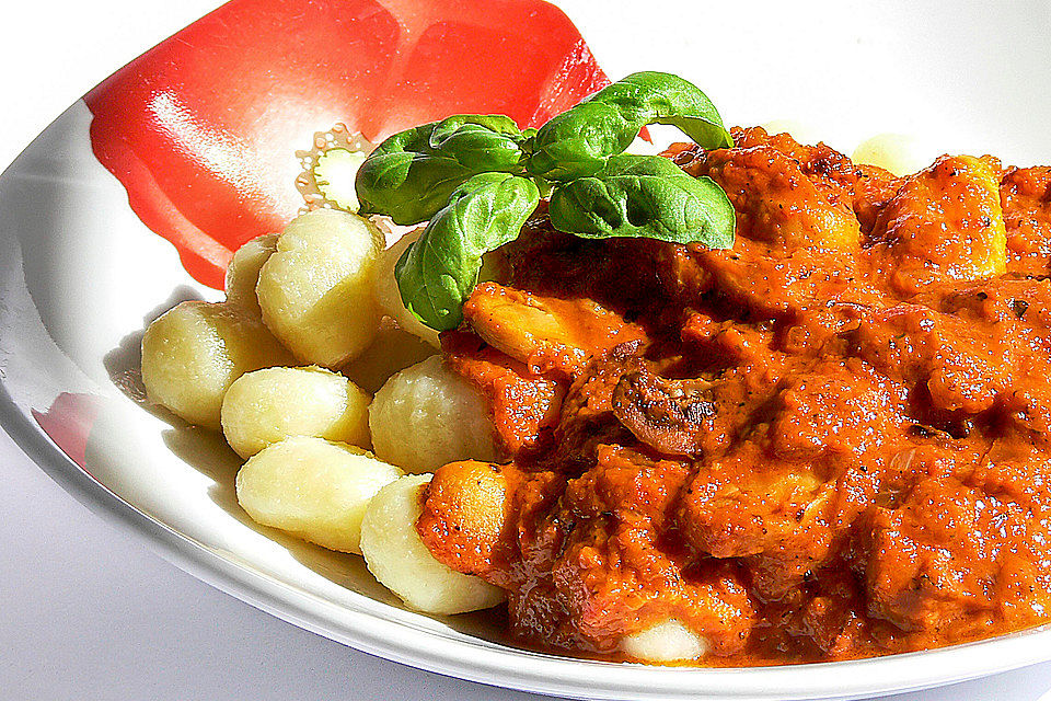 Gnocchi in Paprika-Rahm-Soße