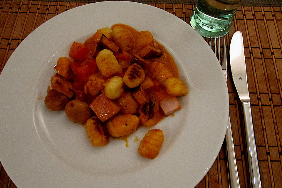 Gnocchi in Paprika-Rahm-Soße