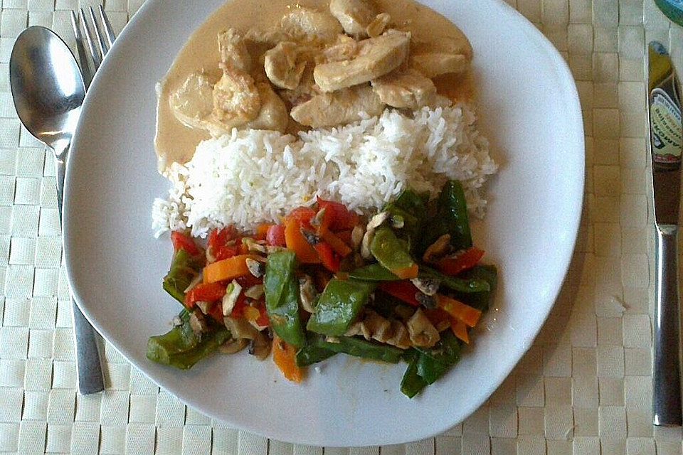 Asiatisches Hähnchencurry mit Kokos, Zitrone, Ingwer