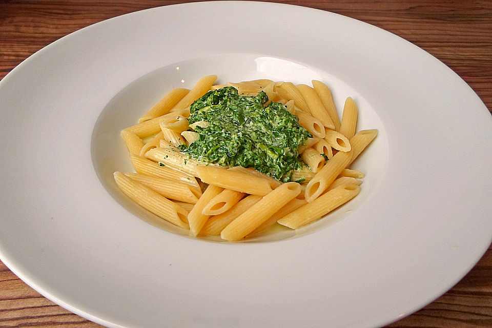 Penne mit Spinat-Gorgonzola-Sauce