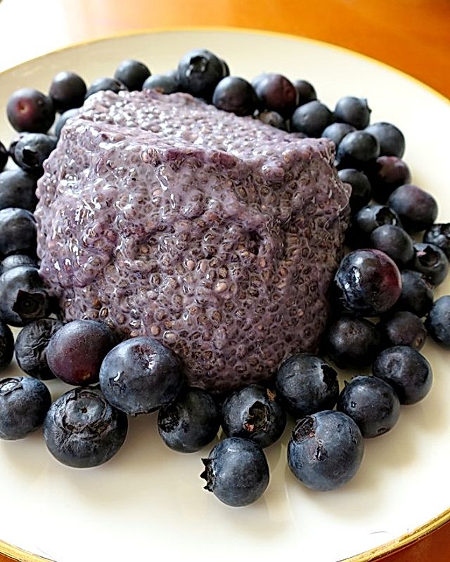Chia-Pudding mit Blaubeer-Marmelade