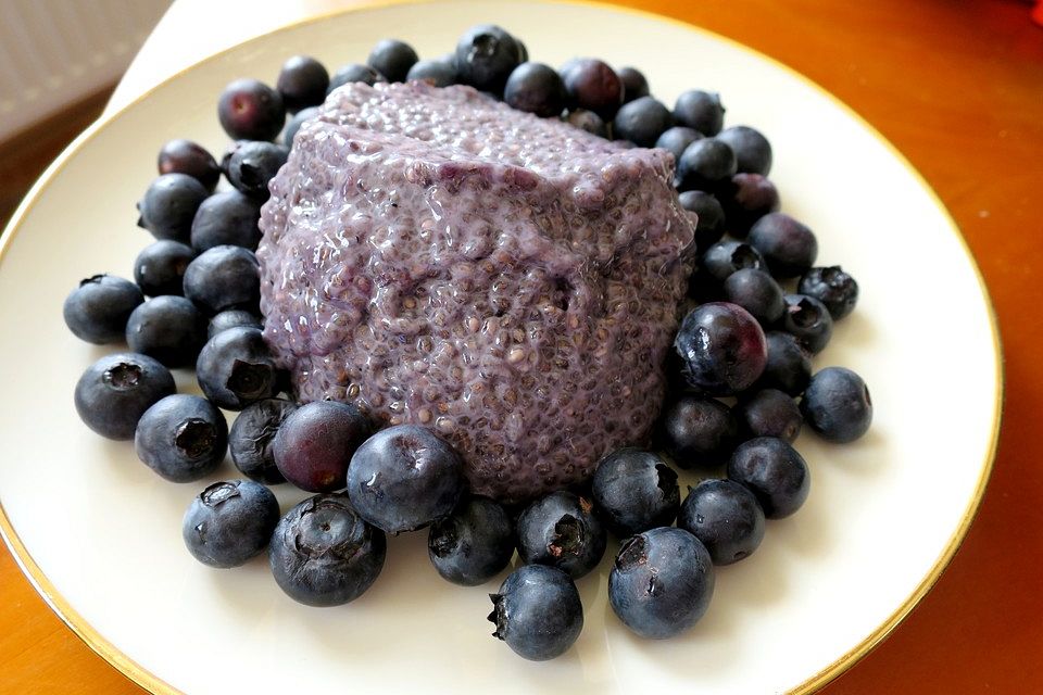 Chia-Pudding mit Blaubeer-Marmelade