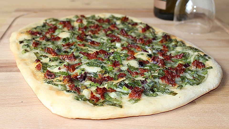 Veganer Flammkuchen Mit Barlauch Und Getrockneten Tomaten Von Nelliken Chefkoch 