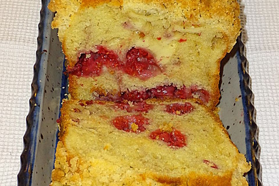 Himbeerkuchen mit Ziegenfrischkäse und Rosmarinstreuseln