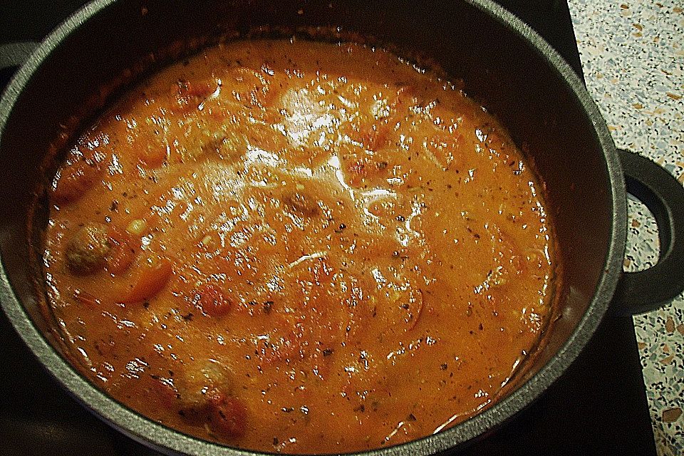 Tomatensuppe mit Hackklößchen