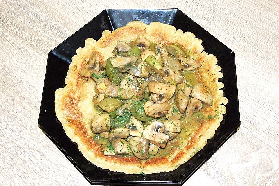 Kichererbsen-Pfannkuchen mit Champignon-Zucchini-Gemüse