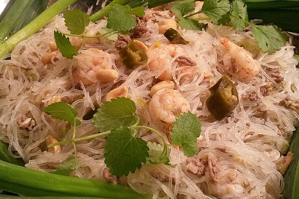 Asiatischer Glasnudelsalat mit Garnelen