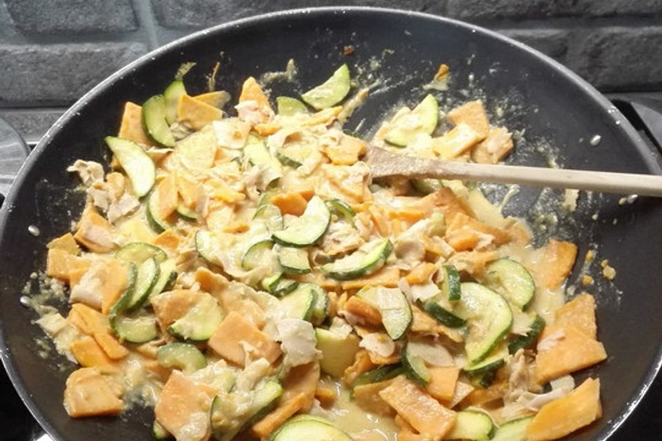 Süßkartoffel-Zucchini Pfanne