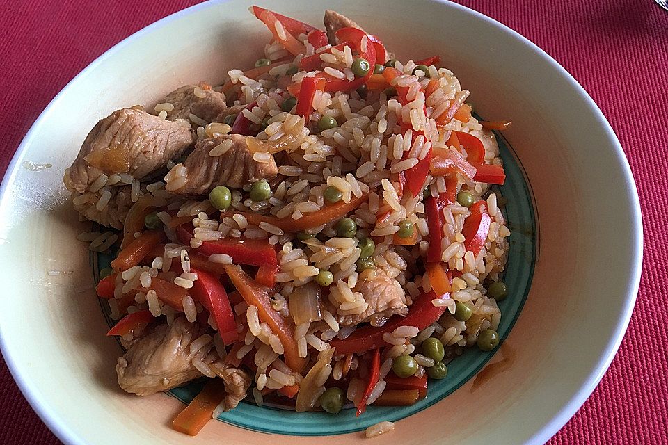 Geschnetzeltes Teriyaki-Style mit Gemüse und Reis Geschnetzeltes Teriyaki-Style mit Gemüse und Reis