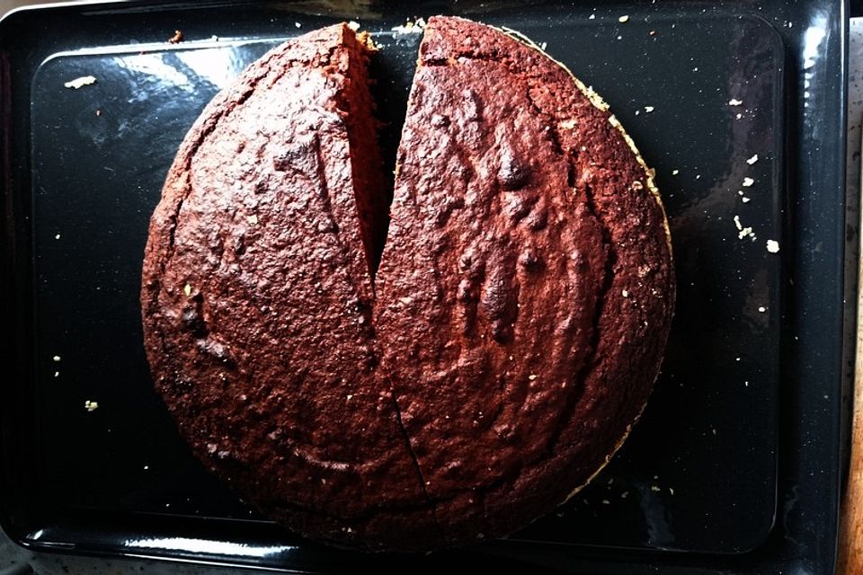 Veganer Schoko-Walnuss-Kuchen mit Birne und Dinkelmehl