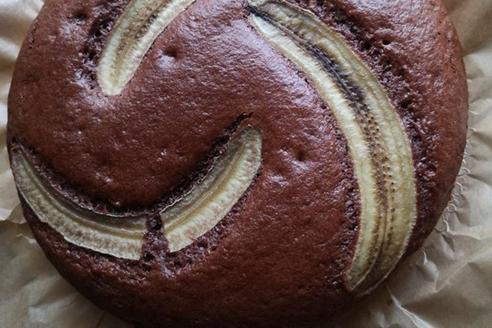 Veganer Schoko-Walnuss-Kuchen mit Birne und Dinkelmehl