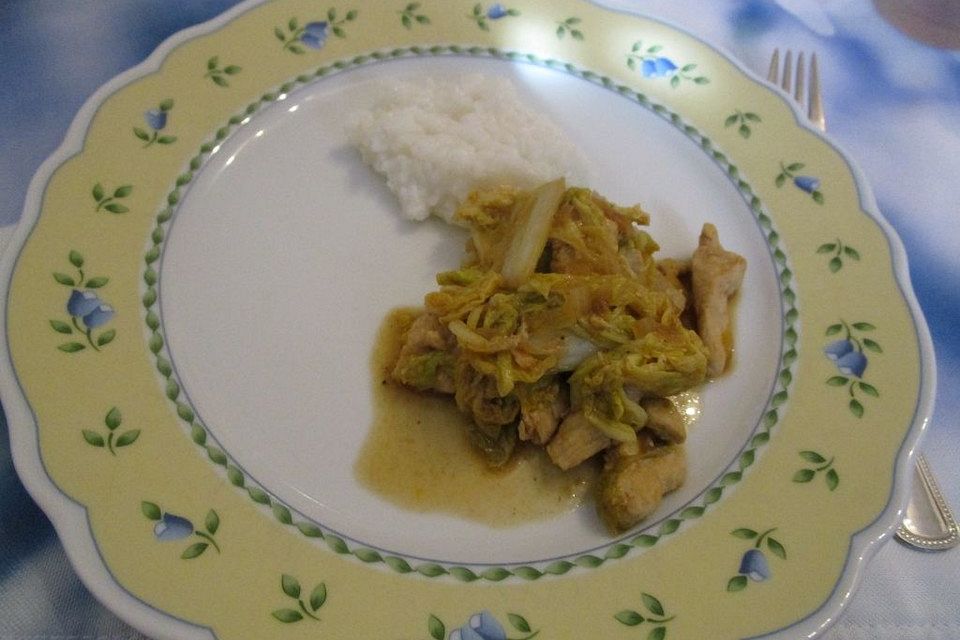 Chinakohl-Hähnchen-Pfanne mit Reis