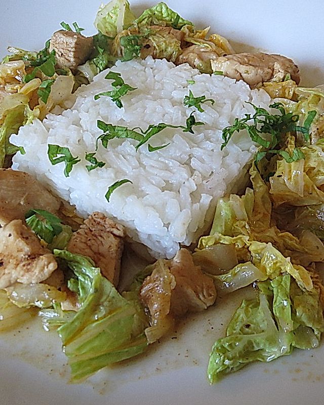 Chinakohl-Hähnchen-Pfanne mit Reis