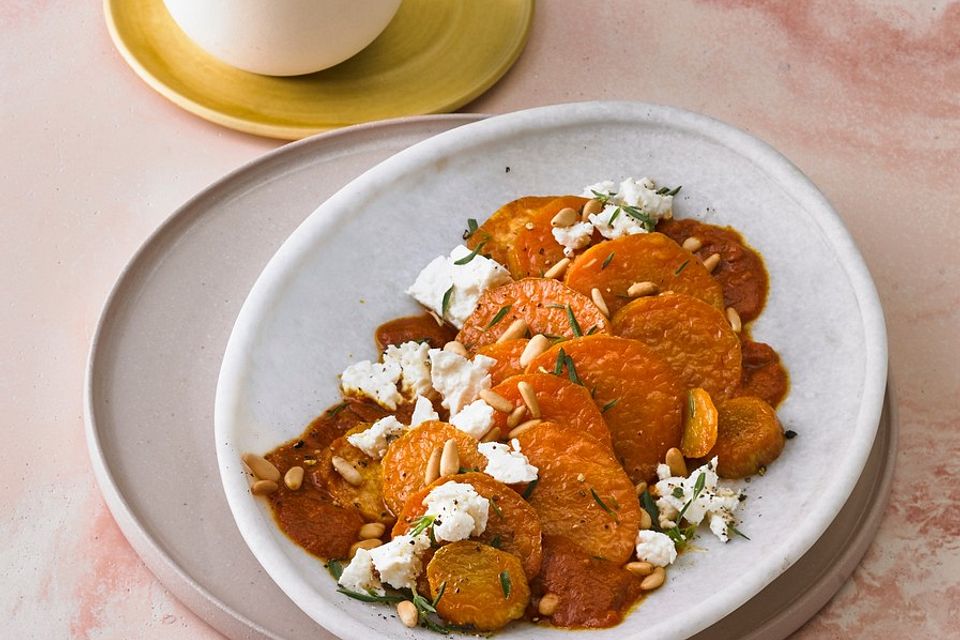 Süßkartoffel in Tomaten-Kurkuma-Soße