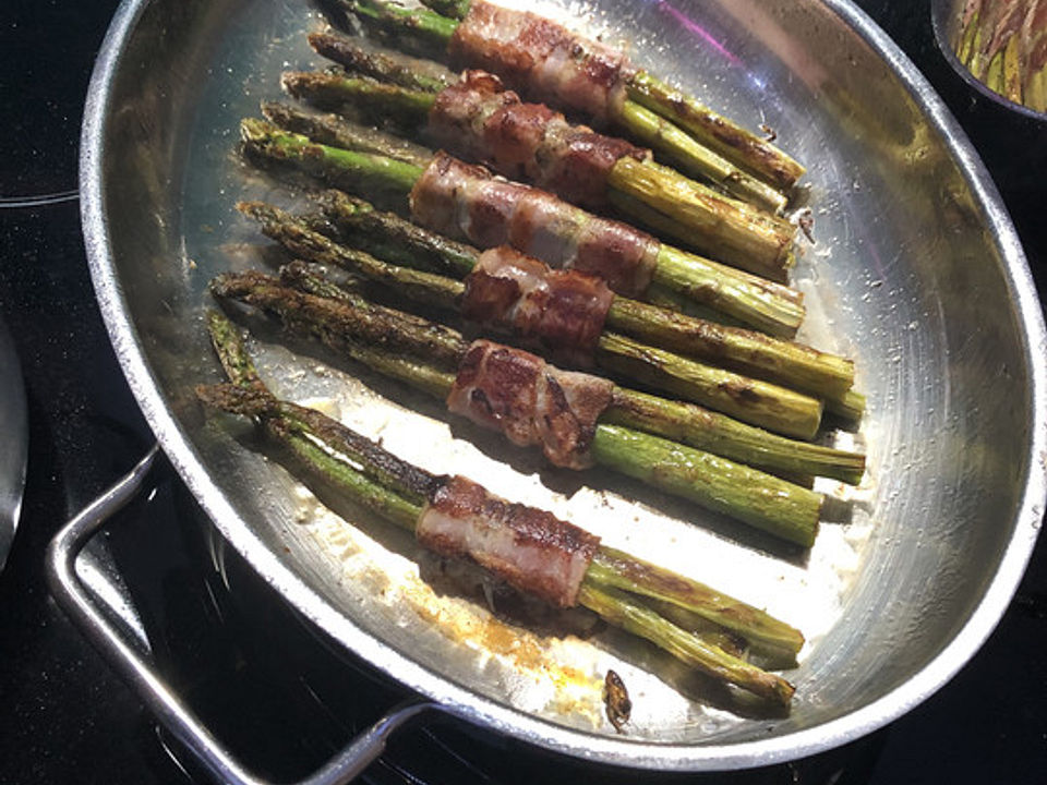 Gebratener grüner Spargel im knusprigen Speckmantel von ...