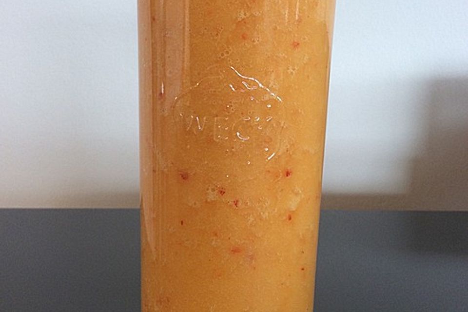 Smoothie mit Ananas und Chili