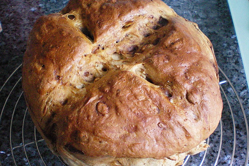 Powerbrot mit Nüssen und Beeren