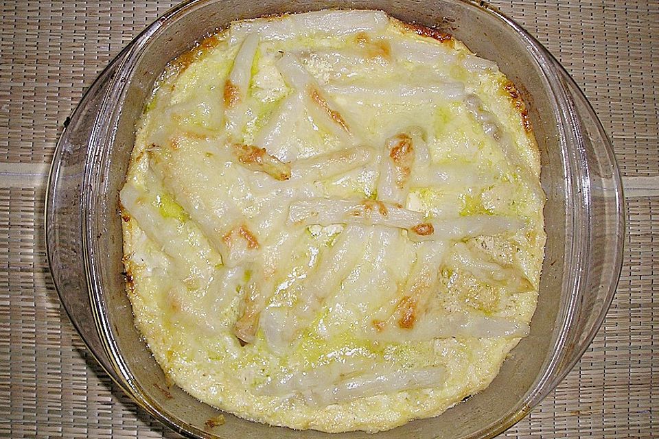 Spargelauflauf mit Eiern und Zucchini