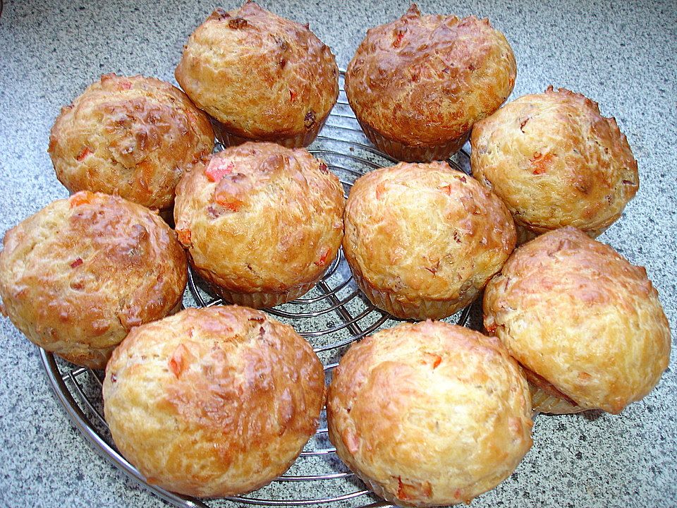 Herzhafte Muffins mit Käse, Schinken und Paprika von dodith Chefkoch