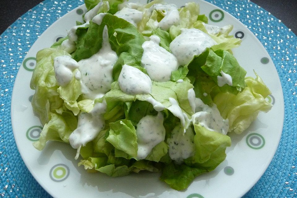 Kopfsalat an Dillsauce