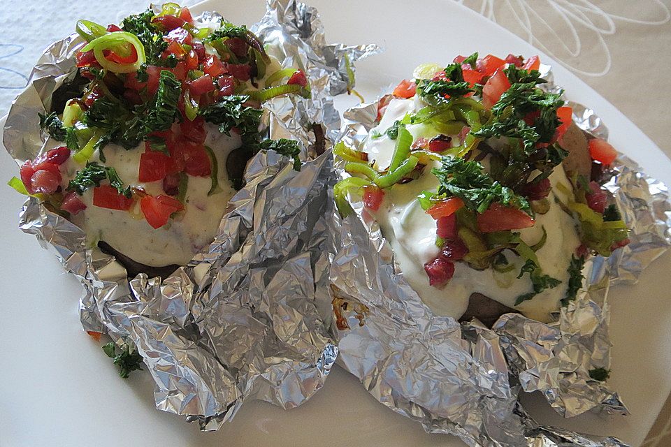 Ofenkartoffeln mit Schinken-Lauch-Topping