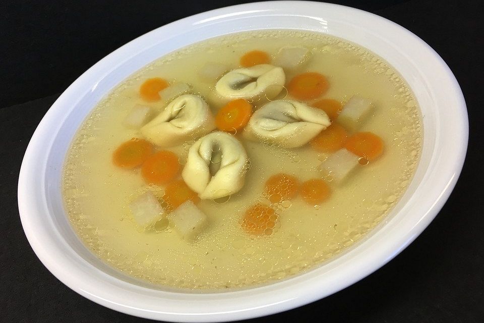 Basis für eine kräftige Rindfleischsuppe Basis für eine kräftige Rindfleischsuppe