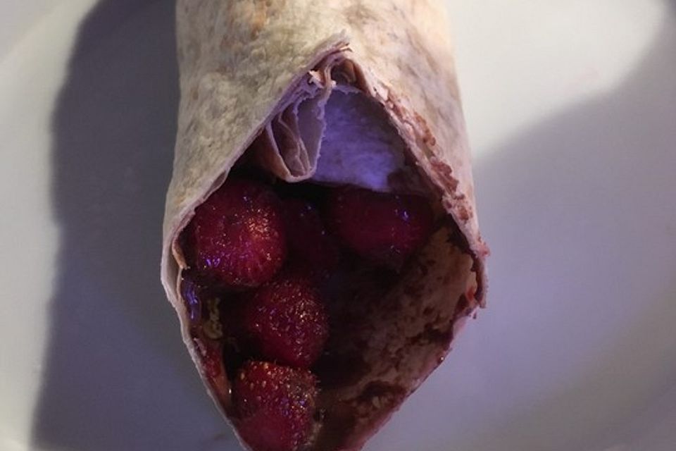 Tortilla Wrap mit Nutella-Erdbeer-Füllung