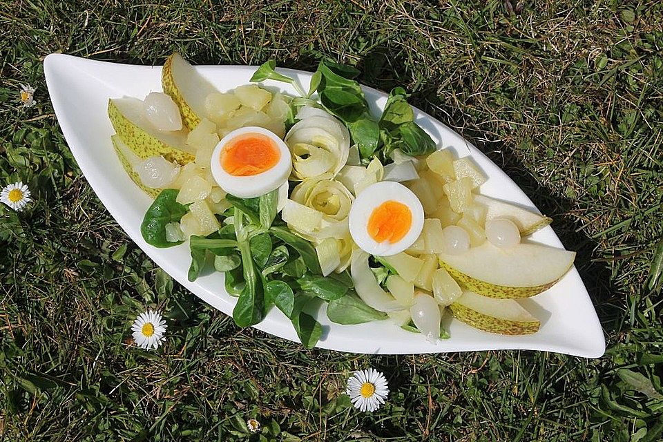 Feldsalat mit Chicorée, Ananas und Birnen