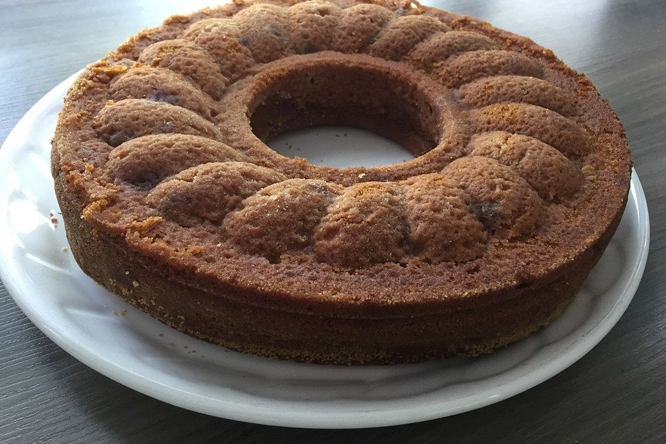 Kiba-Gugelhupf mit Agavendicksaft und Frischkäsetopping