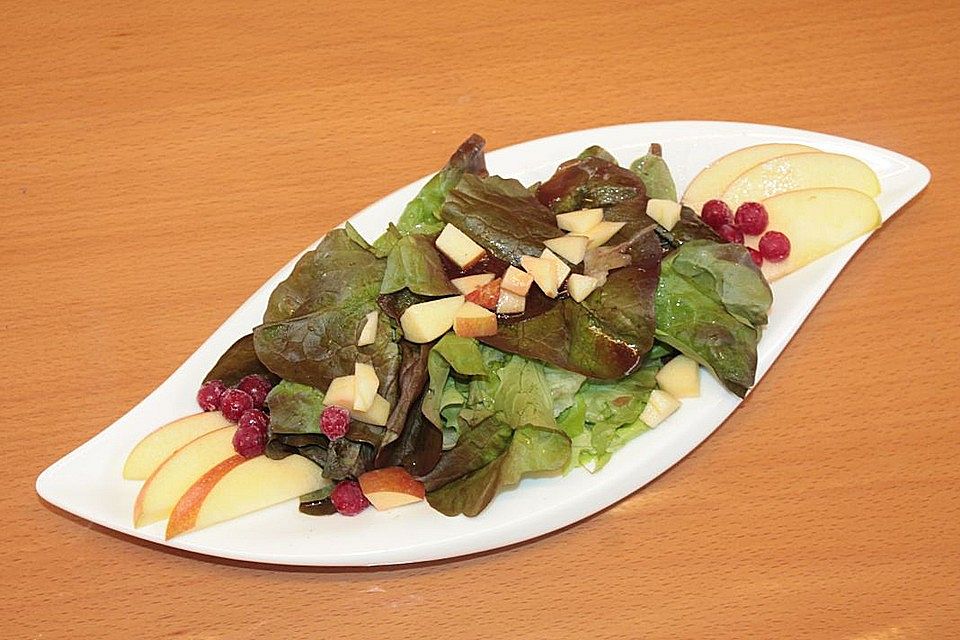 Eichblattsalat mit Johannisbeerdressing